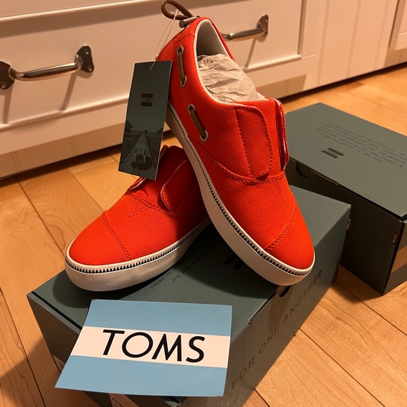 Brand new never worn in the box Toms Pasadena Youth Size 4 - Picture 2 of 9